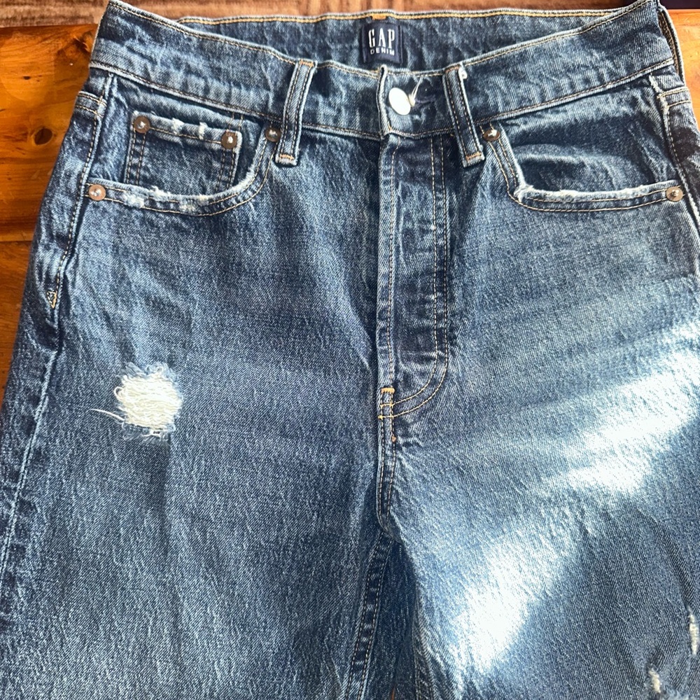 NWOT GAP 1969 Women’s Distressed Cheeky Straight Jeans Sz 26